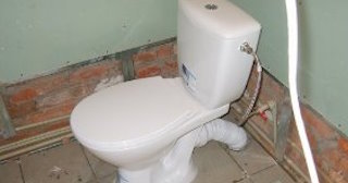 Установка приставного унитаза в Рязани - монтаж и подключение, СантехДомРзн от 5238 рублей